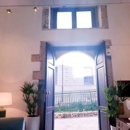Dimora Montalto,indipendente Con Terrazzo Privato Syrakus